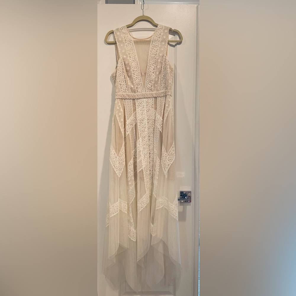 BCBG OFF WHITE ANDI DRESS SIZE 6